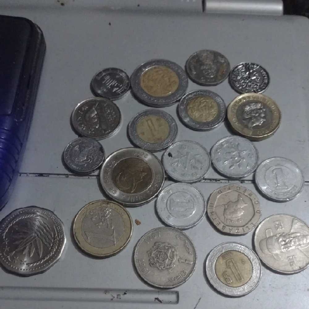 Assorted Foreign Coins Collection - Picture 1 of 5